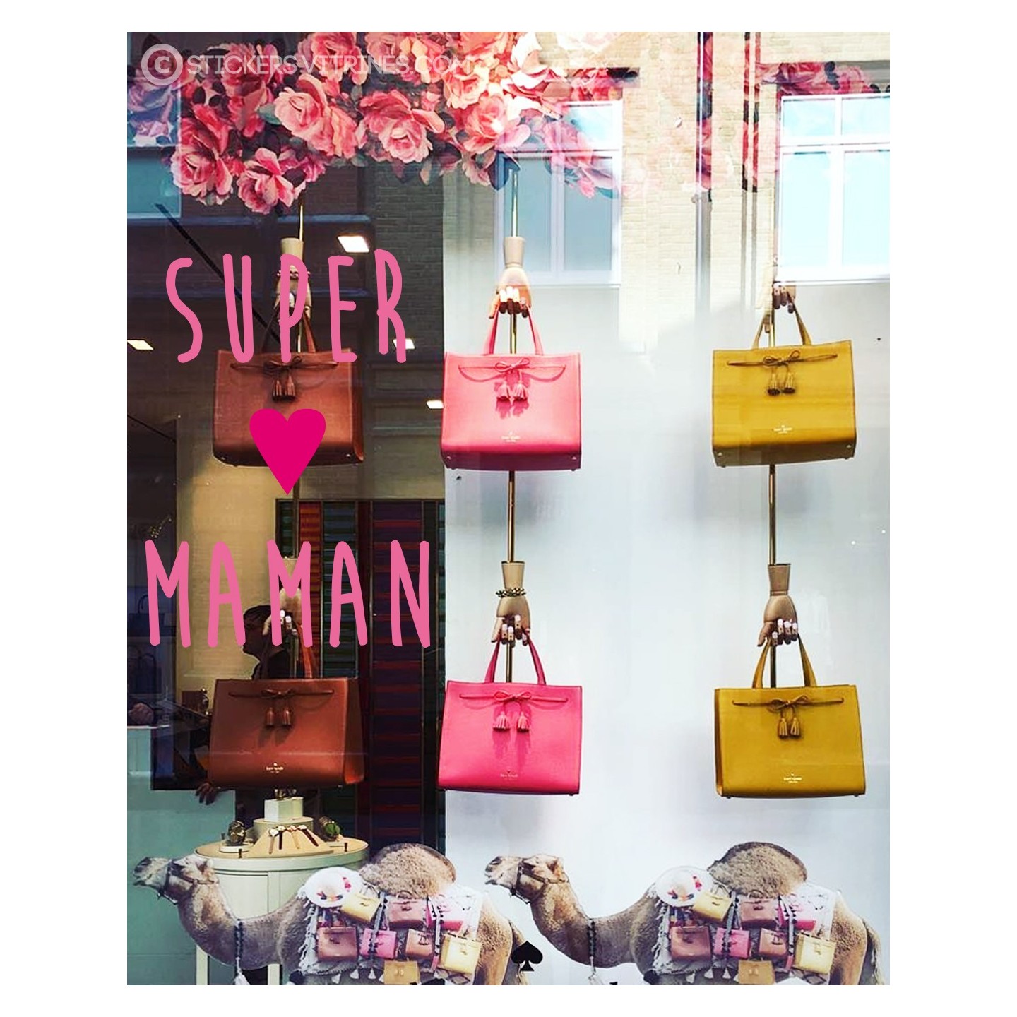 STICKER SUPER MAMAN EN LETTRAGE ADHESIF VITROPHANIE POUR VITRINE DE BOUTIQUE ET MAGASIN BIJOUTERIE ET FLEURISTE