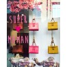 STICKER SUPER MAMAN EN LETTRAGE ADHESIF VITROPHANIE POUR VITRINE DE BOUTIQUE ET MAGASIN BIJOUTERIE ET FLEURISTE