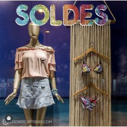 STICKERS EN LETTRAGE ADHESIF SOLDES VITROPHANIE POUR VITRINE DE MAGASIN LETTRES AUTOCOLLANTES BOUTIQUE IMPRIMEUR PAS CHER